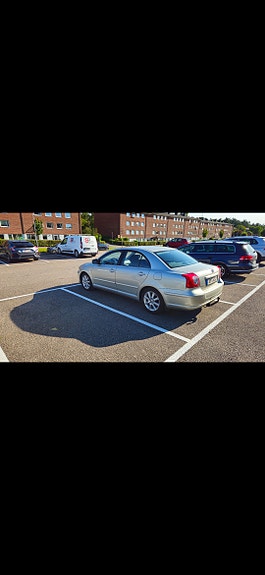 Toyota Avensis 4 of 8