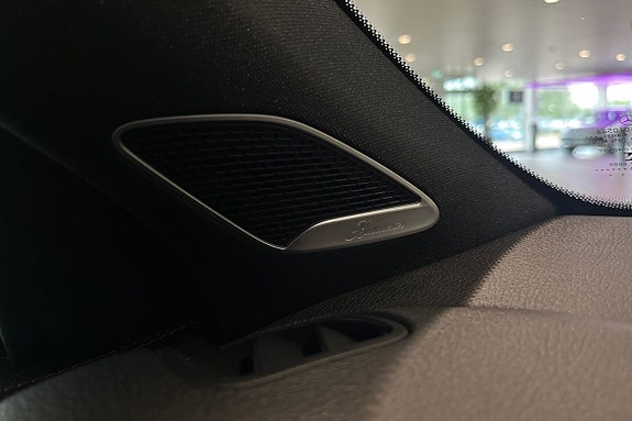 Mercedes-Benz GLB250+ 17 of 25