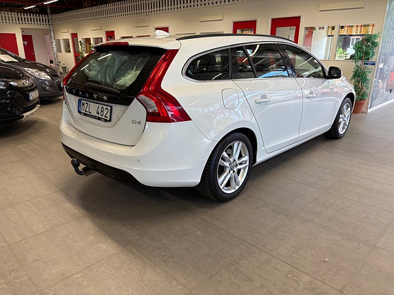 Volvo V60 4 of 5