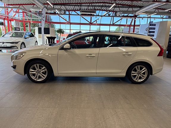 Volvo V60 2 of 5