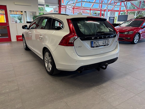 Volvo V60 3 of 5