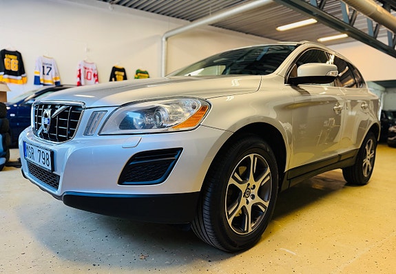 Volvo XC60 2 of 5