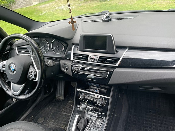 BMW 218d 7 of 8