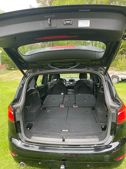BMW 218d 6 of 8