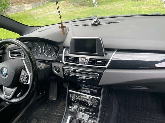 BMW 218d 5 of 8
