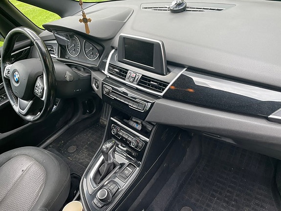 BMW 218d 8 of 8