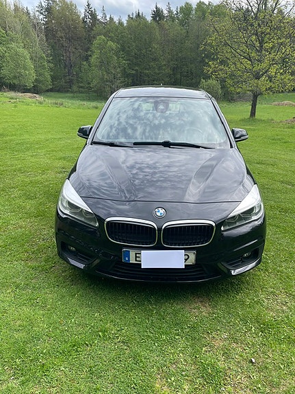 BMW 218d 2 of 8