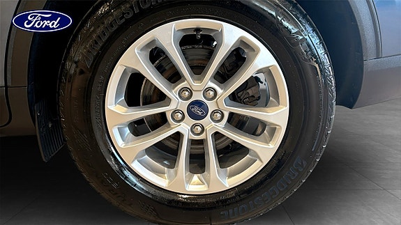 Ford Kuga 9 of 12