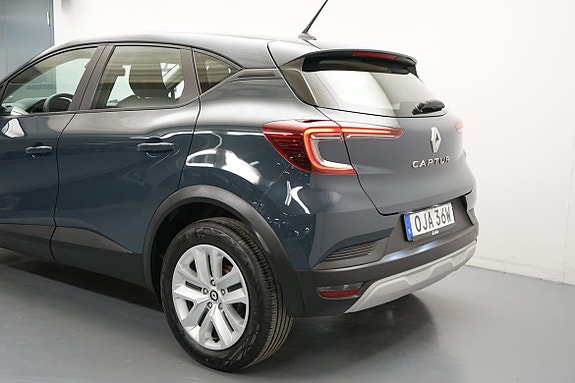 Renault Captur 3 of 5
