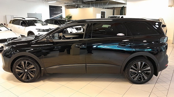 Peugeot 5008 2 of 5