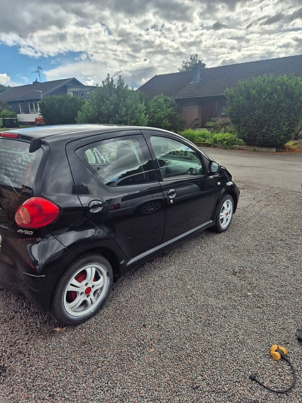Toyota Aygo 2 of 5