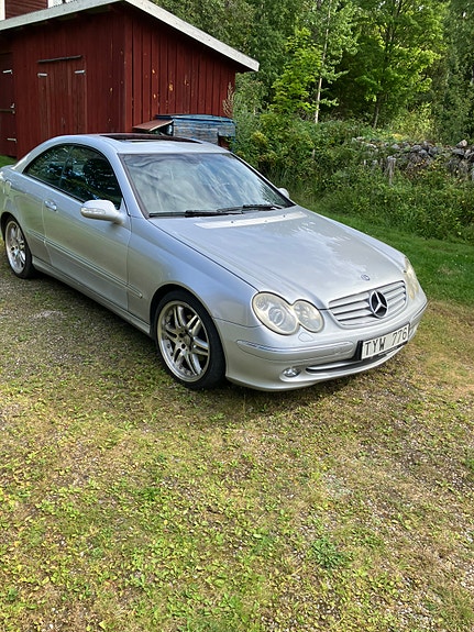 Mercedes-Benz CLK270 2 of 5