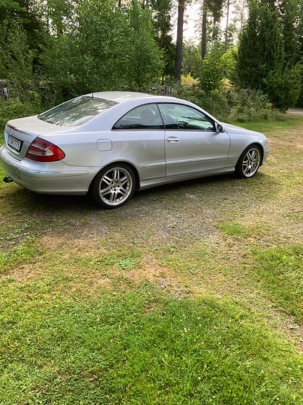 Mercedes-Benz CLK270 3 of 5