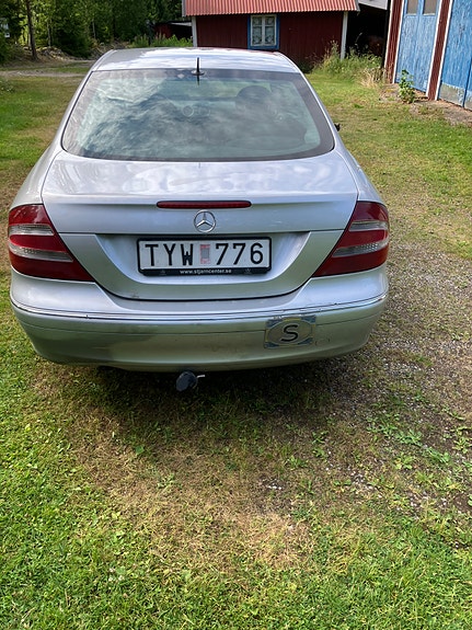 Mercedes-Benz CLK270 4 of 5