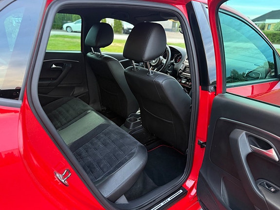 Volkswagen Polo 15 of 18