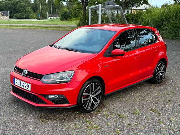 Volkswagen Polo 2 of 5