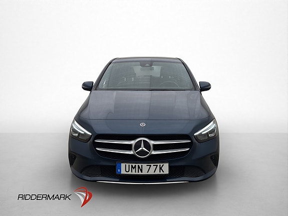 Mercedes-Benz B180 2 of 5