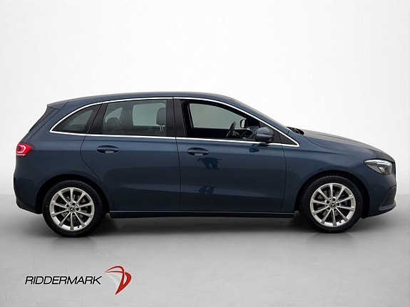 Mercedes-Benz B180 4 of 5