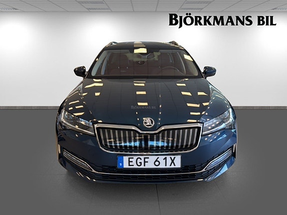 Skoda Superb 2 of 17