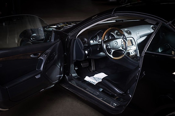 Mercedes-Benz SL500 12 of 28