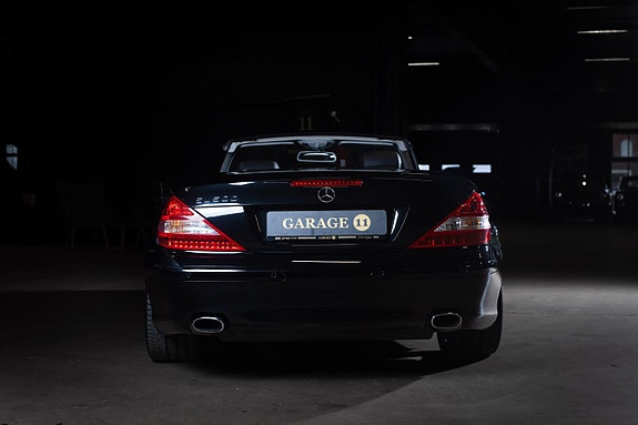 Mercedes-Benz SL500 4 of 5