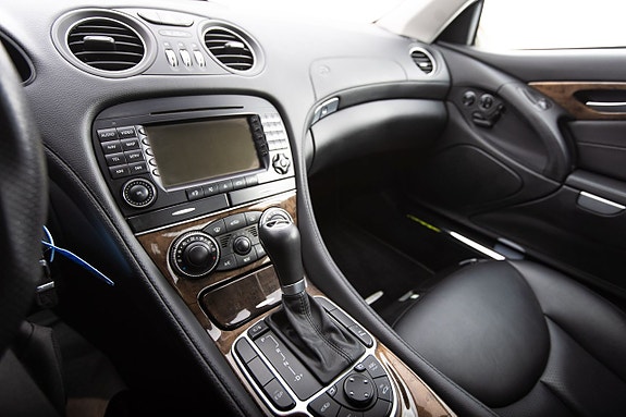 Mercedes-Benz SL500 16 of 28