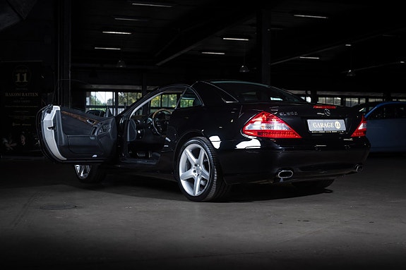 Mercedes-Benz SL500 8 of 28