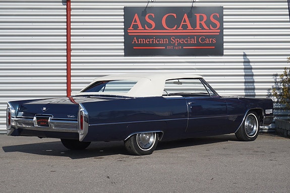 Cadillac Deville 3 of 5