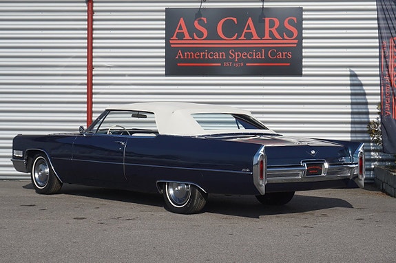 Cadillac Deville 4 of 5