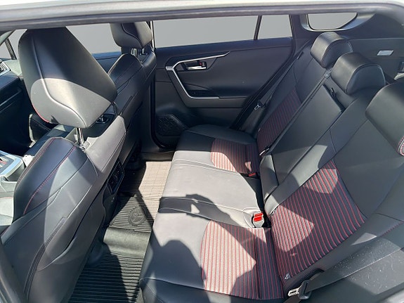 Toyota RAV4 Plug-in Hybrid 9 of 26