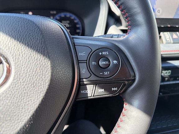 Toyota RAV4 Plug-in Hybrid 21 of 26