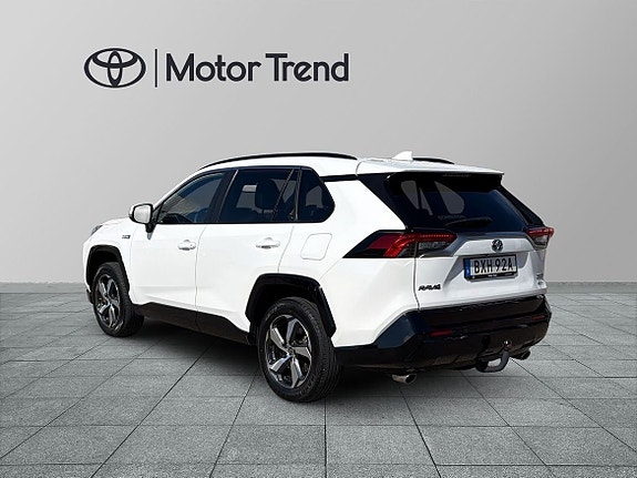 Toyota RAV4 Plug-in Hybrid 3 of 5