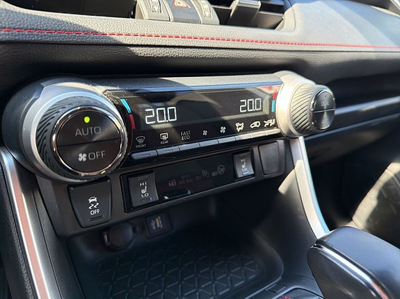 Toyota RAV4 Plug-in Hybrid 24 of 26