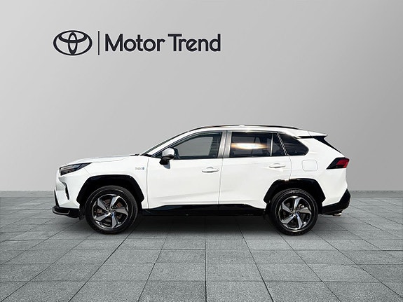 Toyota RAV4 Plug-in Hybrid 4 of 5