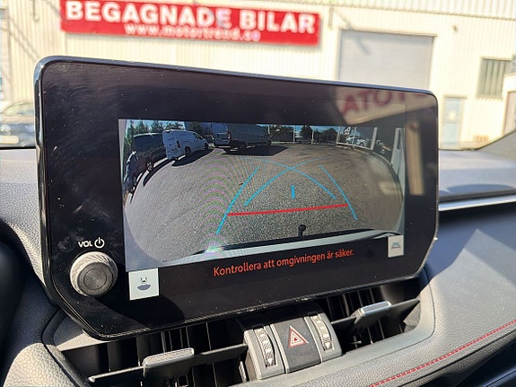 Toyota RAV4 Plug-in Hybrid 23 of 26