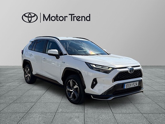 Toyota RAV4 Plug-in Hybrid 7 of 26