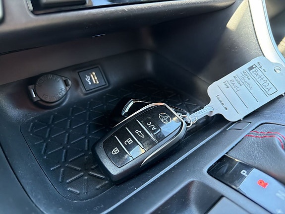 Toyota RAV4 Plug-in Hybrid 26 of 26