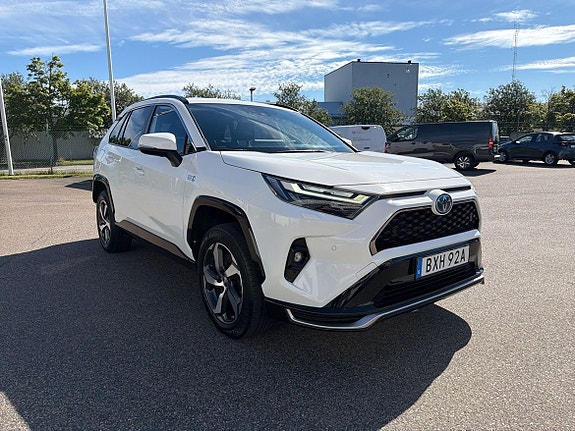 Toyota RAV4 Plug-in Hybrid 13 of 26