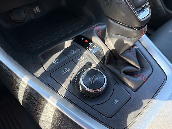 Toyota RAV4 Plug-in Hybrid 25 of 26