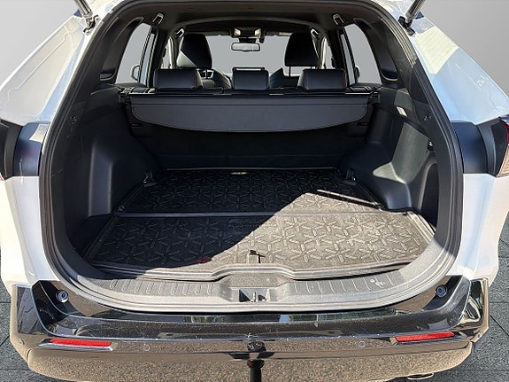 Toyota RAV4 Plug-in Hybrid 12 of 26