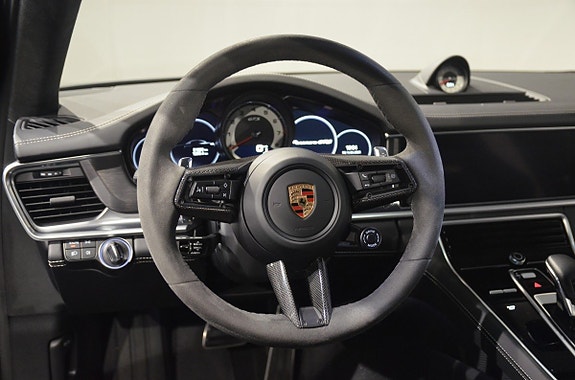 Porsche Panamera GTS 16 of 21