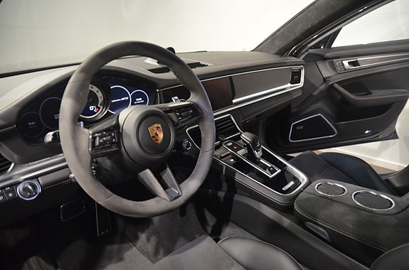 Porsche Panamera GTS 12 of 21