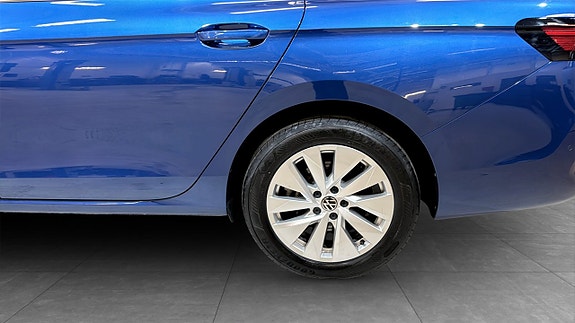 Volkswagen Passat 6 of 21