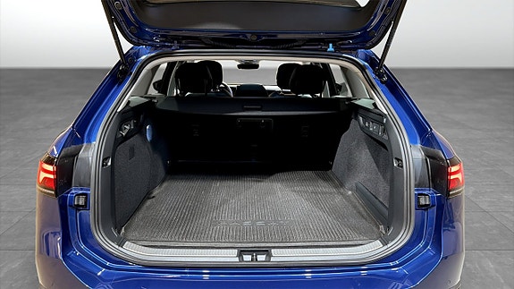 Volkswagen Passat 12 of 21