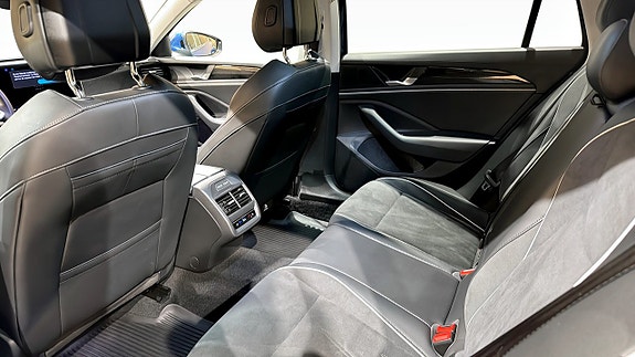 Volkswagen Passat 11 of 21