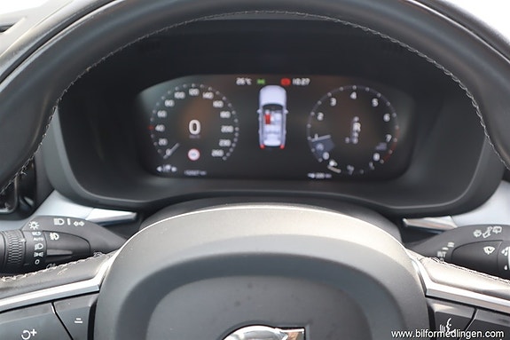 Volvo XC60 10 of 24