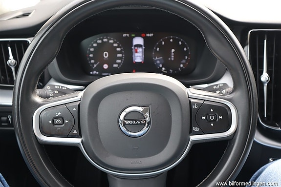 Volvo XC60 9 of 24