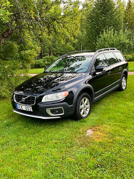 Volvo XC70 2 of 5