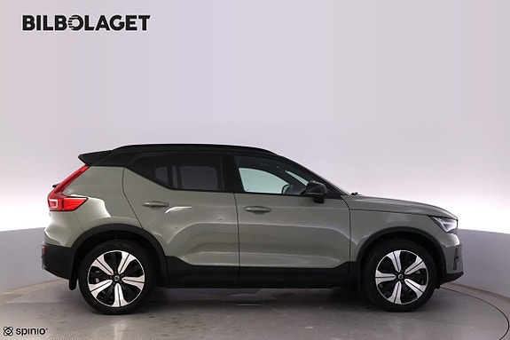 Volvo XC40 2 of 5