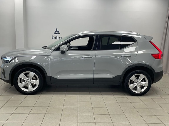 Volvo XC40 2 of 5